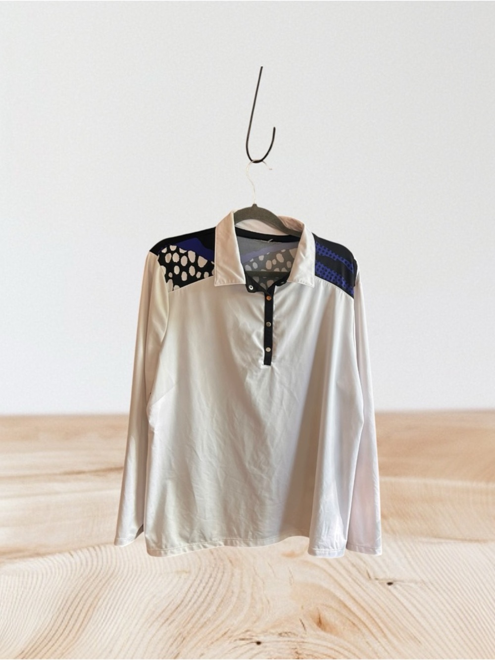 Chico's Zenergy athleisure stretch top blue black white animal print back/trim